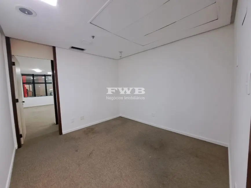 Sala Comercial à venda, 32m2 em Barra da Tijuca, Rio De Janeiro - RJ - imagem 3 Foto 3 de Sala Comercial à venda, 32m2 em Barra da Tijuca, Rio De Janeiro - RJ