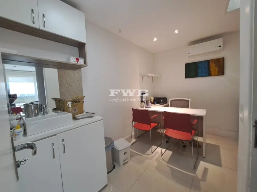 Sala Comercial à venda, 64m2 em Barra da Tijuca, Rio De Janeiro - RJ - imagem 4 Foto 4 de Sala Comercial à venda, 64m2 em Barra da Tijuca, Rio De Janeiro - RJ