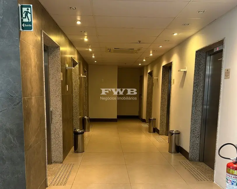 Sala Comercial à venda, 200m2 em Centro, Rio De Janeiro - RJ - imagem 8 Foto 8 de Sala Comercial à venda, 200m2 em Centro, Rio De Janeiro - RJ
