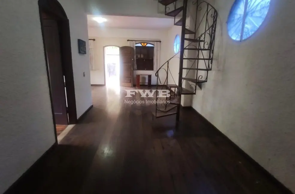 Foto 3 de Casa com 5 quartos à venda, 182m2 em Albuquerque, Teresopolis - RJ