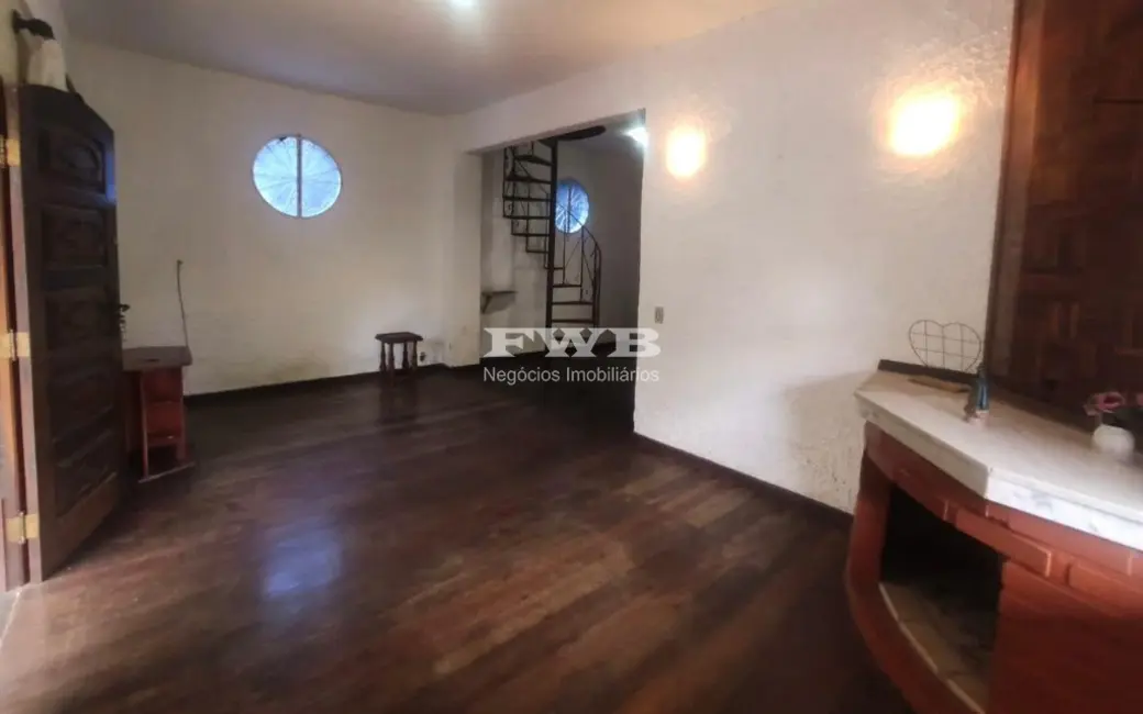 Foto 4 de Casa com 5 quartos à venda, 182m2 em Albuquerque, Teresopolis - RJ