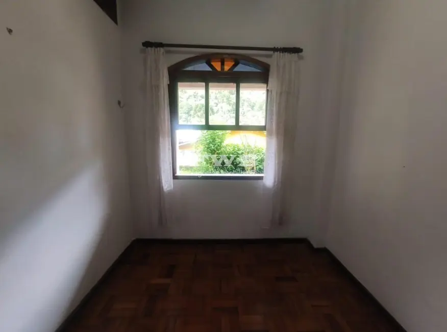 Foto 6 de Casa com 5 quartos à venda, 182m2 em Albuquerque, Teresopolis - RJ