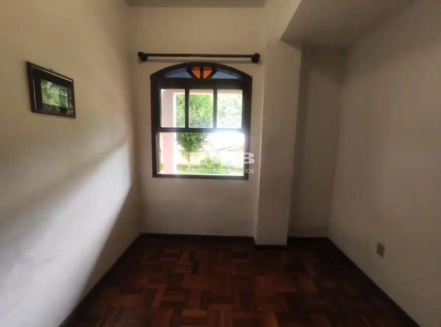 Foto 9 de Casa com 5 quartos à venda, 182m2 em Albuquerque, Teresopolis - RJ