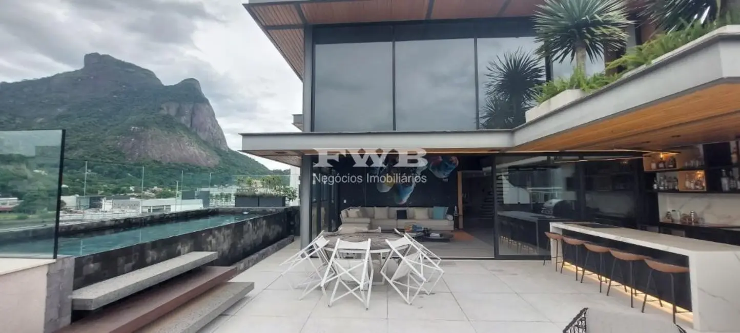 Cobertura com 3 quartos à venda, 394m2 em Barra da Tijuca, Rio De Janeiro - RJ - imagem 1 Foto 1 de Cobertura com 3 quartos à venda, 394m2 em Barra da Tijuca, Rio De Janeiro - RJ