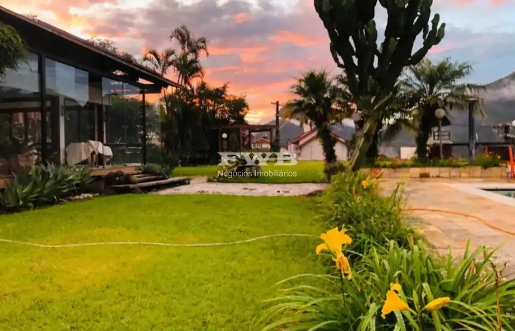 Casa com 3 quartos à venda, 220m2 em Centro, Nova Friburgo - RJ - imagem 1 Foto 1 de Casa com 3 quartos à venda, 220m2 em Centro, Nova Friburgo - RJ