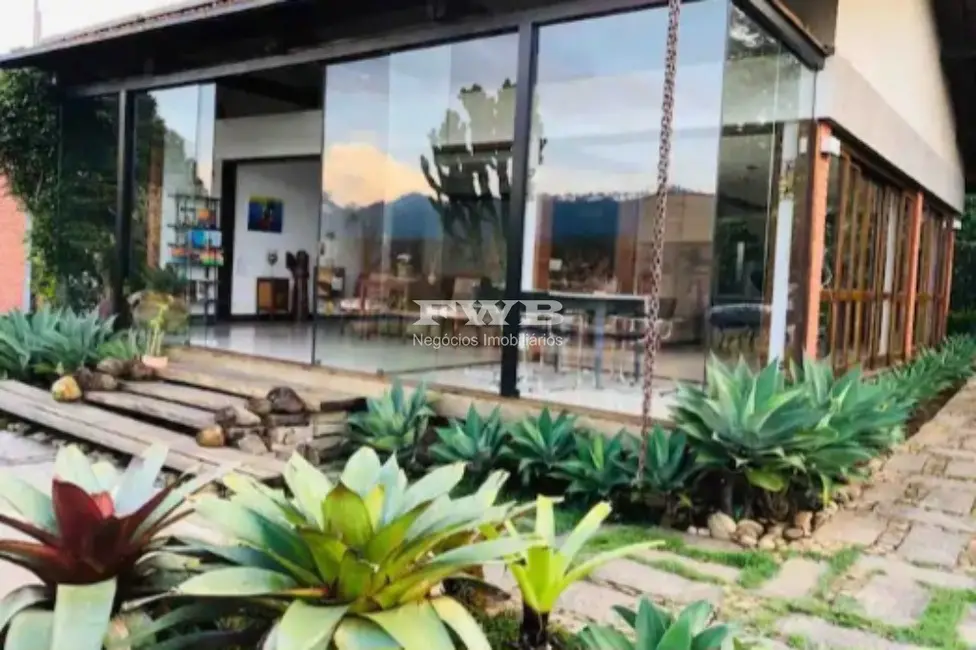 Casa com 3 quartos à venda, 220m2 em Centro, Nova Friburgo - RJ - imagem 6 Foto 6 de Casa com 3 quartos à venda, 220m2 em Centro, Nova Friburgo - RJ