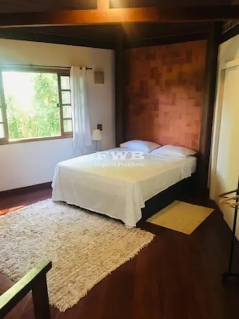 Casa com 3 quartos para alugar, 450m2 em Pedro do Rio, Petropolis - RJ - imagem 4 Foto 4 de Casa com 3 quartos para alugar, 450m2 em Pedro do Rio, Petropolis - RJ