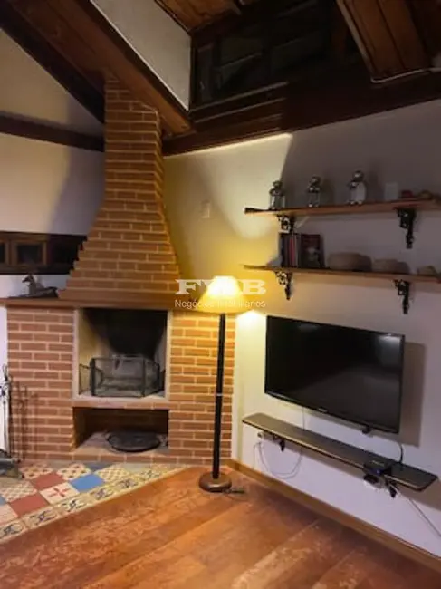 Casa com 3 quartos para alugar, 450m2 em Pedro do Rio, Petropolis - RJ - imagem 7 Foto 7 de Casa com 3 quartos para alugar, 450m2 em Pedro do Rio, Petropolis - RJ