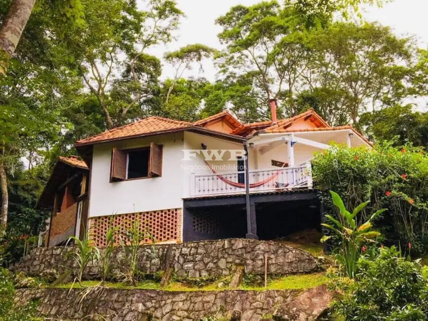 Foto 2 de Casa com 3 quartos para alugar, 450m2 em Pedro do Rio, Petropolis - RJ