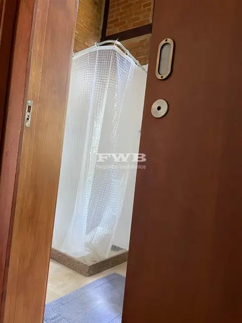 Casa com 3 quartos para alugar, 450m2 em Pedro do Rio, Petropolis - RJ - imagem 3 Foto 3 de Casa com 3 quartos para alugar, 450m2 em Pedro do Rio, Petropolis - RJ