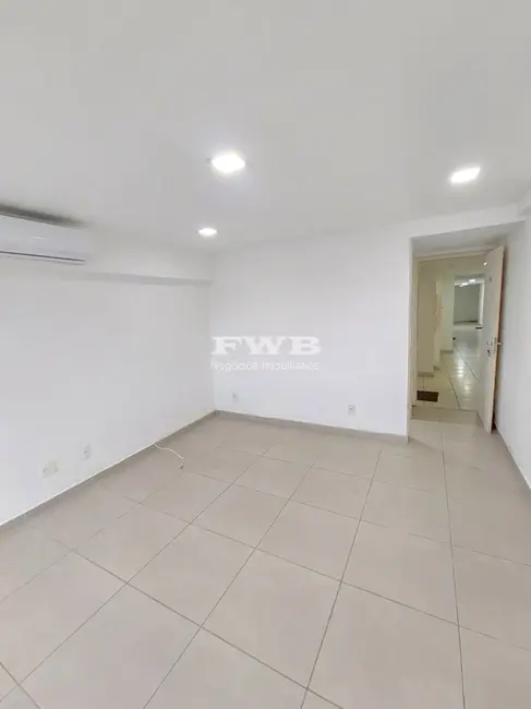 Sala Comercial à venda, 20m2 em Cascadura, Rio De Janeiro - RJ - imagem 4 Foto 4 de Sala Comercial à venda, 20m2 em Cascadura, Rio De Janeiro - RJ