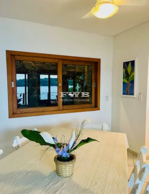 Casa com 3 quartos para alugar em Areal (Cunhambebe), Angra Dos Reis - RJ - imagem 6 Foto 6 de Casa com 3 quartos para alugar em Areal (Cunhambebe), Angra Dos Reis - RJ