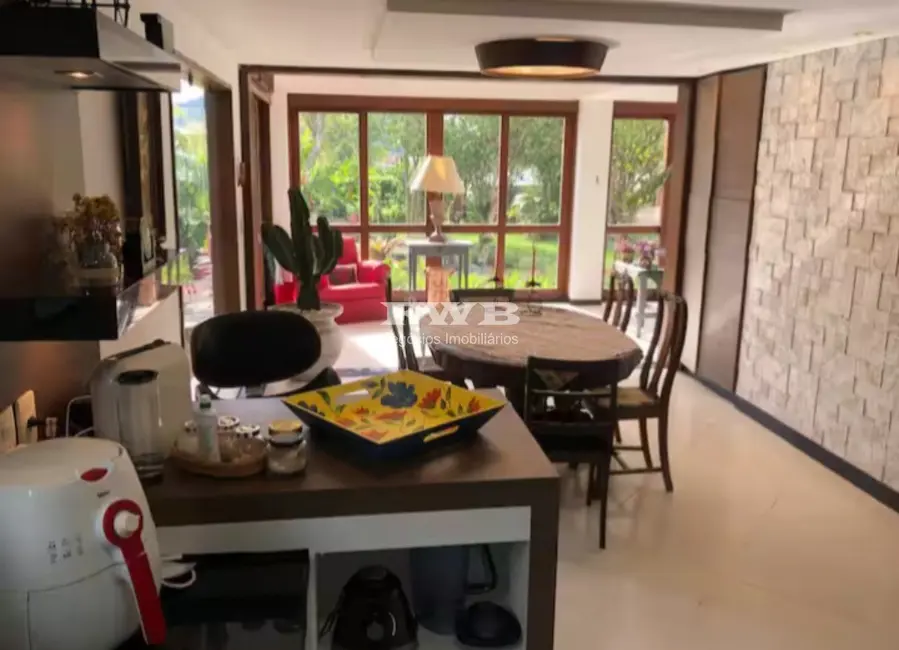 Foto 2 de Casa com 4 quartos à venda, 260m2 em Braunes, Nova Friburgo - RJ