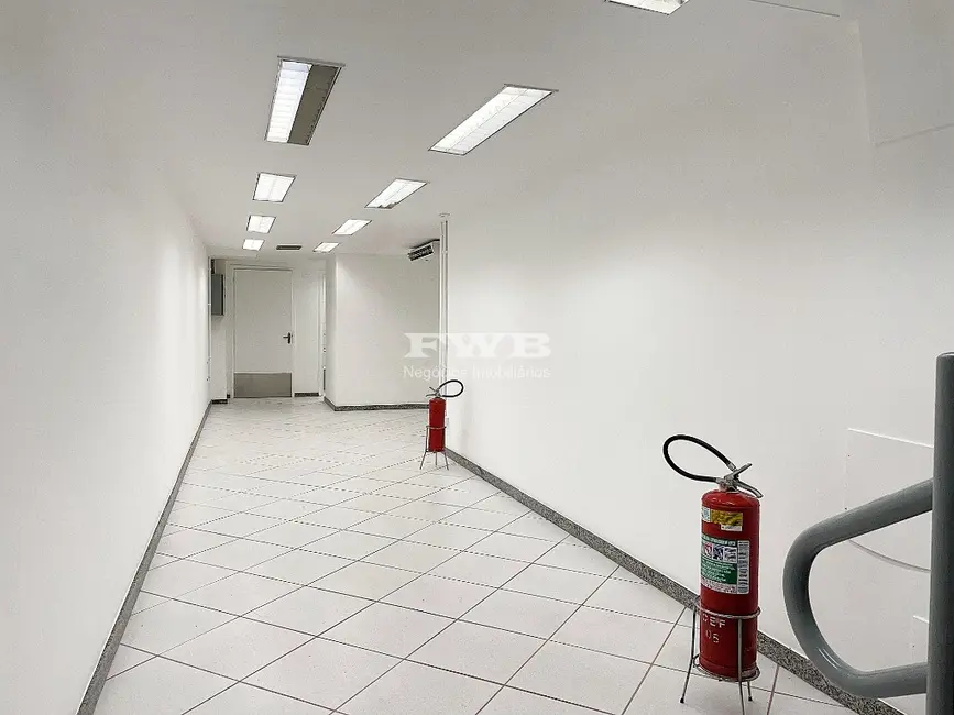 Loja para alugar, 208m2 em Centro, Rio De Janeiro - RJ - imagem 6 Foto 6 de Loja para alugar, 208m2 em Centro, Rio De Janeiro - RJ