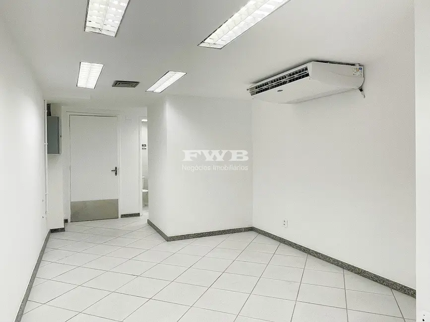 Loja para alugar, 208m2 em Centro, Rio De Janeiro - RJ - imagem 3 Foto 3 de Loja para alugar, 208m2 em Centro, Rio De Janeiro - RJ