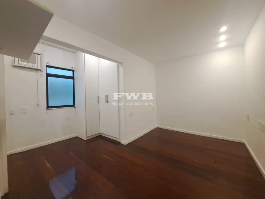 Apartamento com 3 quartos à venda, 320m2 em Barra da Tijuca, Rio De Janeiro - RJ - imagem 9 Foto 9 de Apartamento com 3 quartos à venda, 320m2 em Barra da Tijuca, Rio De Janeiro - RJ