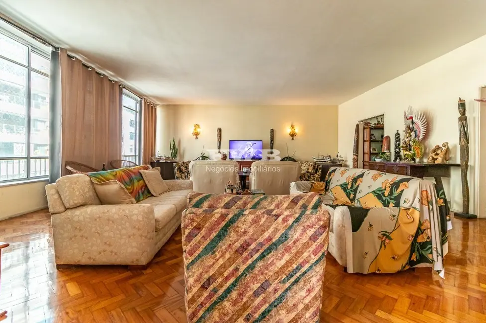 Apartamento com 3 quartos à venda, 270m2 em Copacabana, Rio De Janeiro - RJ - imagem 4 Foto 4 de Apartamento com 3 quartos à venda, 270m2 em Copacabana, Rio De Janeiro - RJ