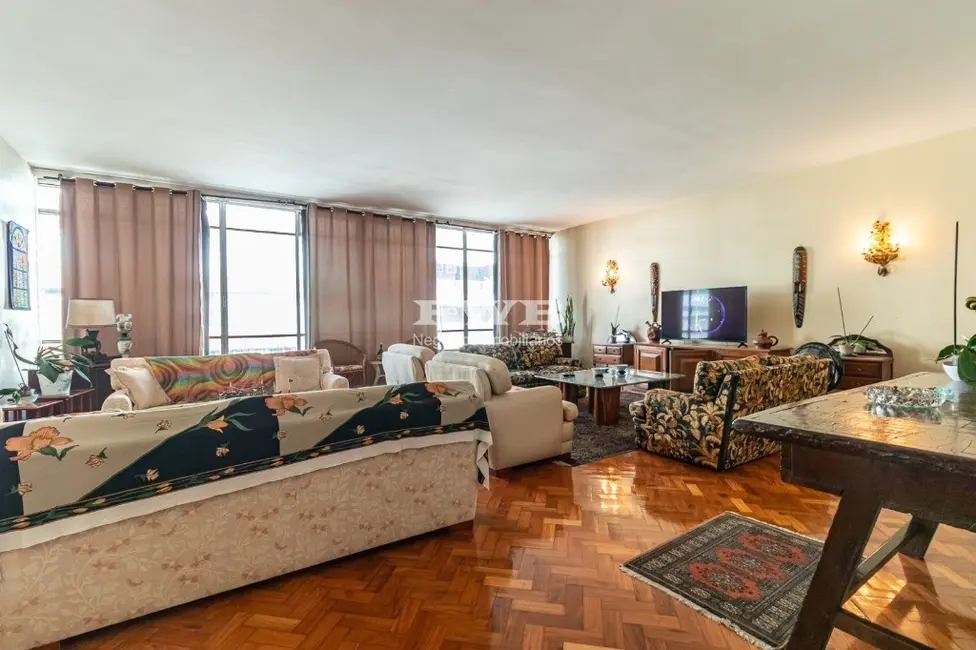 Apartamento com 3 quartos à venda, 270m2 em Copacabana, Rio De Janeiro - RJ - imagem 3 Foto 3 de Apartamento com 3 quartos à venda, 270m2 em Copacabana, Rio De Janeiro - RJ