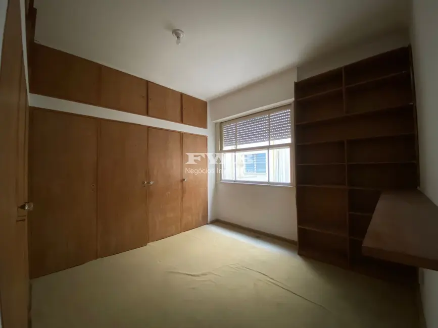 Apartamento com 4 quartos à venda, 221m2 em Copacabana, Rio De Janeiro - RJ - imagem 3 Foto 3 de Apartamento com 4 quartos à venda, 221m2 em Copacabana, Rio De Janeiro - RJ