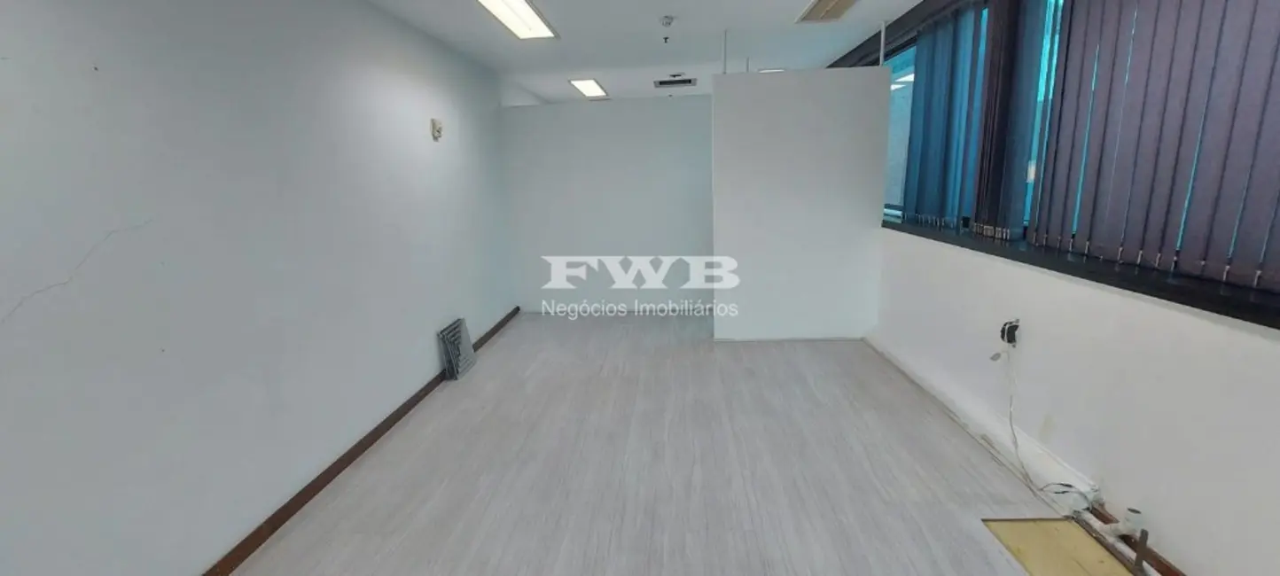 Sala Comercial à venda, 40m2 em Centro, Rio De Janeiro - RJ - imagem 3 Foto 3 de Sala Comercial à venda, 40m2 em Centro, Rio De Janeiro - RJ
