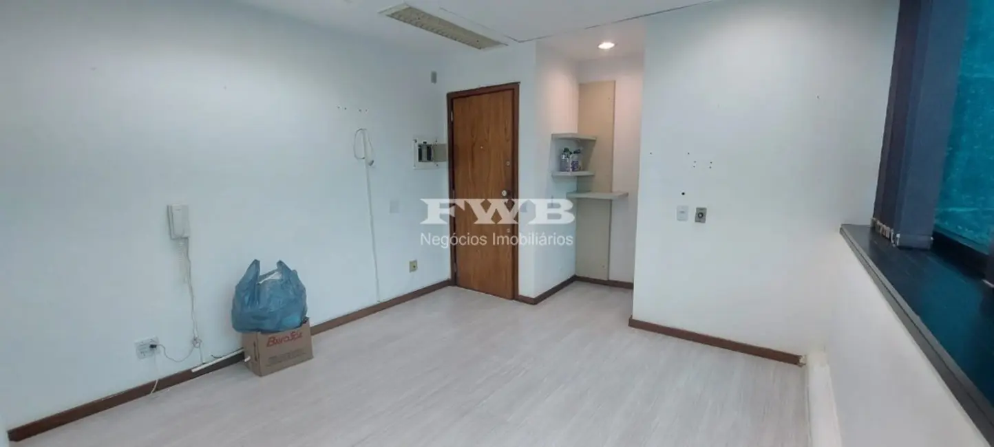 Sala Comercial à venda, 40m2 em Centro, Rio De Janeiro - RJ - imagem 2 Foto 2 de Sala Comercial à venda, 40m2 em Centro, Rio De Janeiro - RJ