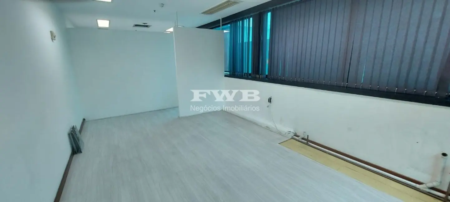 Sala Comercial à venda, 40m2 em Centro, Rio De Janeiro - RJ - imagem 6 Foto 6 de Sala Comercial à venda, 40m2 em Centro, Rio De Janeiro - RJ