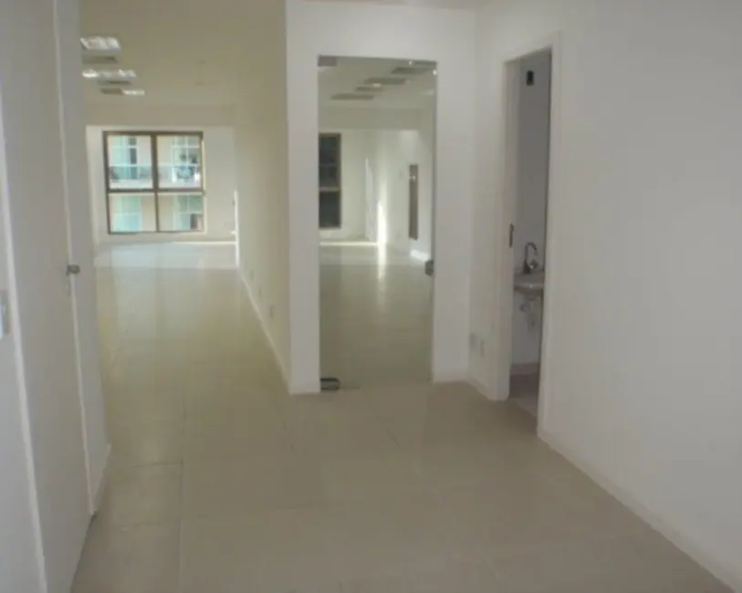 Sala Comercial à venda, 93m2 em Barra da Tijuca, Rio De Janeiro - RJ - imagem 3 Foto 3 de Sala Comercial à venda, 93m2 em Barra da Tijuca, Rio De Janeiro - RJ