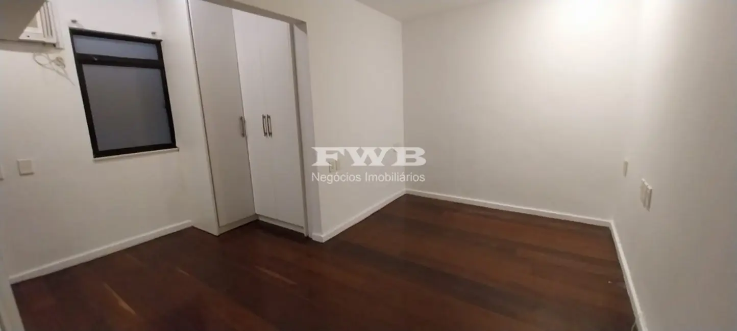 Apartamento com 3 quartos à venda, 302m2 em Rio De Janeiro - RJ - imagem 9 Foto 9 de Apartamento com 3 quartos à venda, 302m2 em Rio De Janeiro - RJ