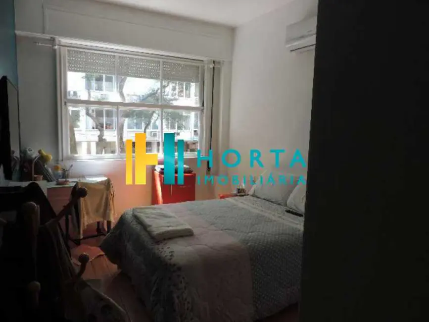 Apartamento com 3 quartos à venda, 220m2 em Rio De Janeiro - RJ - imagem 4 Foto 4 de Apartamento com 3 quartos à venda, 220m2 em Rio De Janeiro - RJ