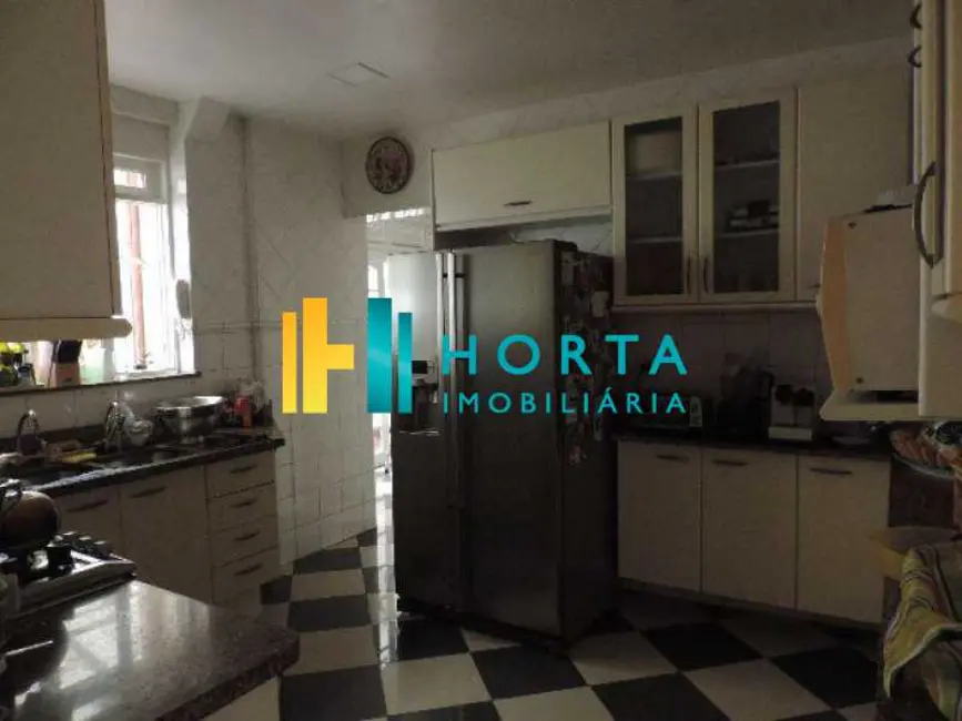 Apartamento com 3 quartos à venda, 220m2 em Rio De Janeiro - RJ - imagem 9 Foto 9 de Apartamento com 3 quartos à venda, 220m2 em Rio De Janeiro - RJ