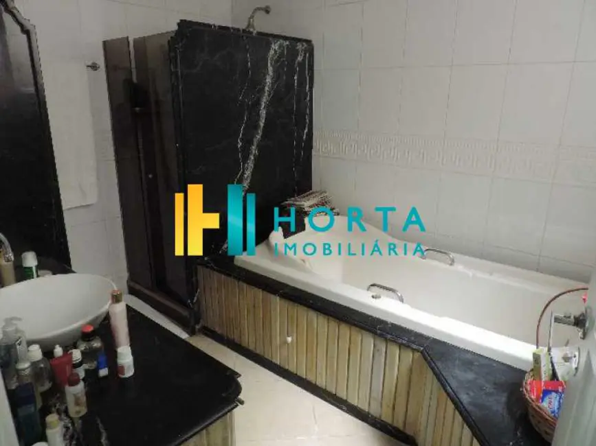 Apartamento com 3 quartos à venda, 220m2 em Rio De Janeiro - RJ - imagem 6 Foto 6 de Apartamento com 3 quartos à venda, 220m2 em Rio De Janeiro - RJ