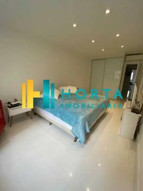 Apartamento com 3 quartos à venda, 240m2 em Rio De Janeiro - RJ - imagem 6 Foto 6 de Apartamento com 3 quartos à venda, 240m2 em Rio De Janeiro - RJ