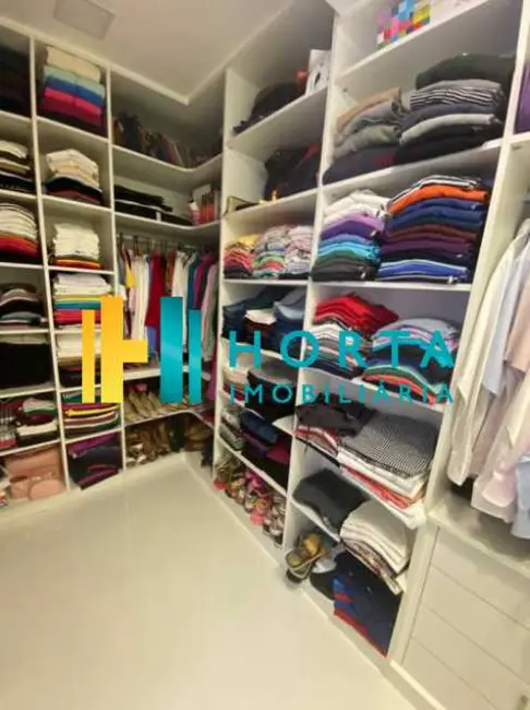 Apartamento com 3 quartos à venda, 240m2 em Rio De Janeiro - RJ - imagem 8 Foto 8 de Apartamento com 3 quartos à venda, 240m2 em Rio De Janeiro - RJ