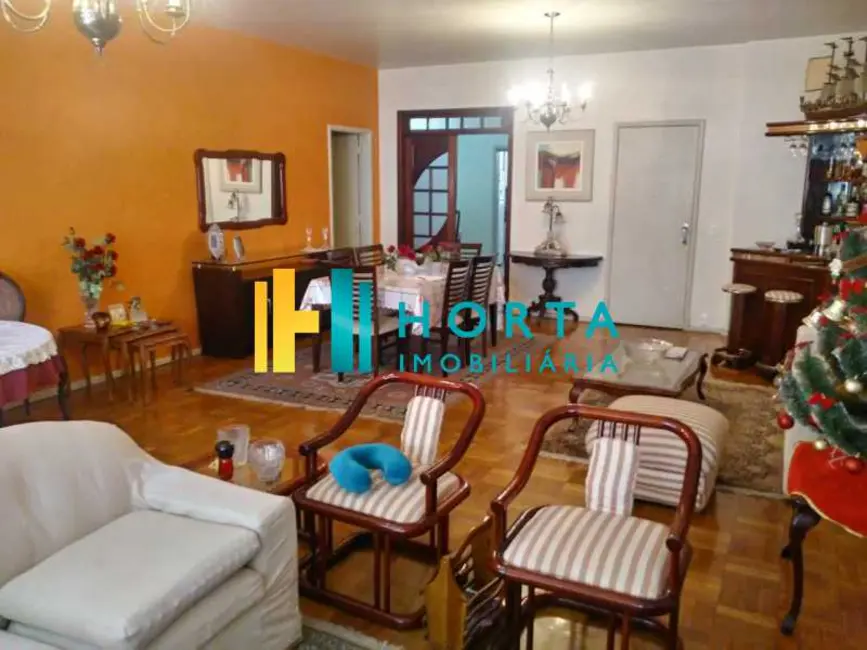Apartamento com 4 quartos à venda, 210m2 em Rio De Janeiro - RJ - imagem 4 Foto 4 de Apartamento com 4 quartos à venda, 210m2 em Rio De Janeiro - RJ