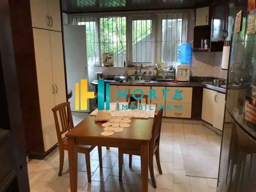 Casa com 4 quartos à venda, 558m2 em Rio De Janeiro - RJ - imagem 8 Foto 8 de Casa com 4 quartos à venda, 558m2 em Rio De Janeiro - RJ