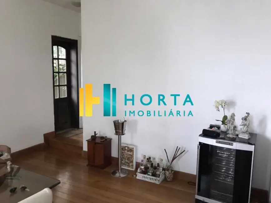 Casa com 4 quartos à venda, 558m2 em Rio De Janeiro - RJ - imagem 6 Foto 6 de Casa com 4 quartos à venda, 558m2 em Rio De Janeiro - RJ