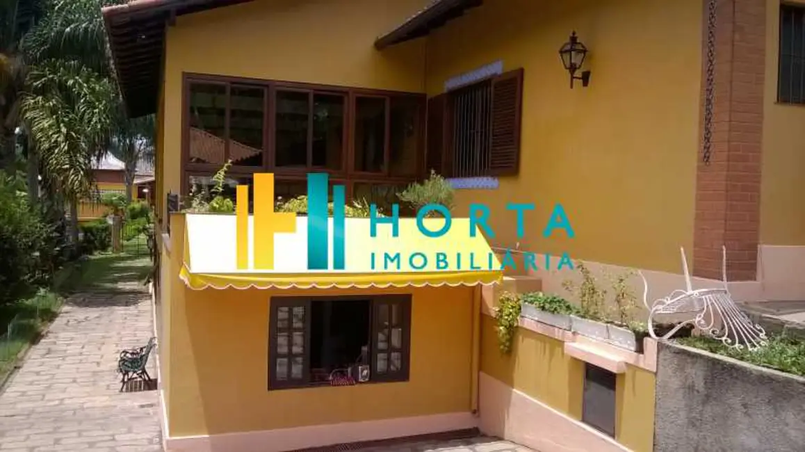 Casa de Condomínio com 4 quartos à venda, 600m2 em Petropolis - RJ - imagem 4 Foto 4 de Casa de Condomínio com 4 quartos à venda, 600m2 em Petropolis - RJ