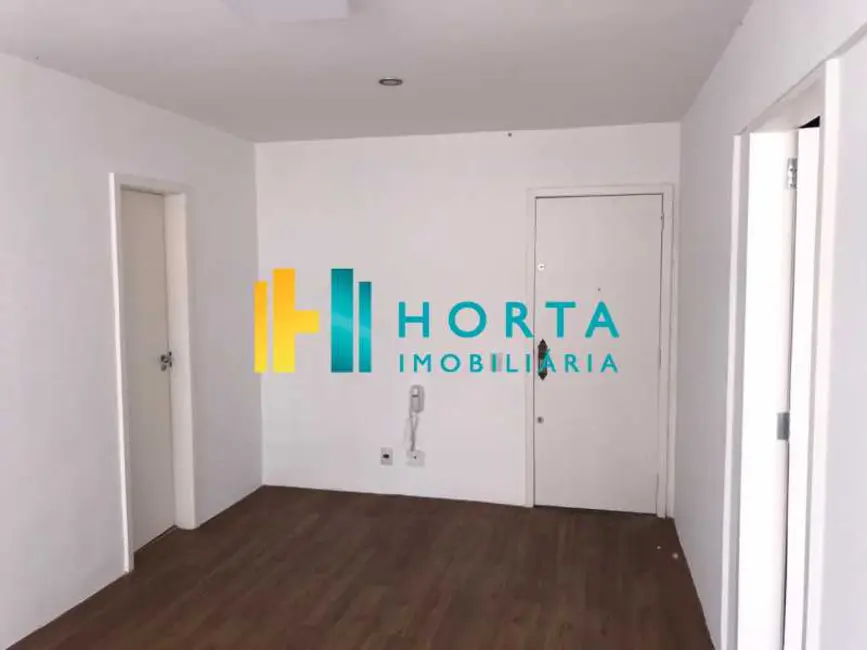 Sala Comercial à venda e para alugar, 36m2 em Rio De Janeiro - RJ - imagem 2 Foto 2 de Sala Comercial à venda e para alugar, 36m2 em Rio De Janeiro - RJ