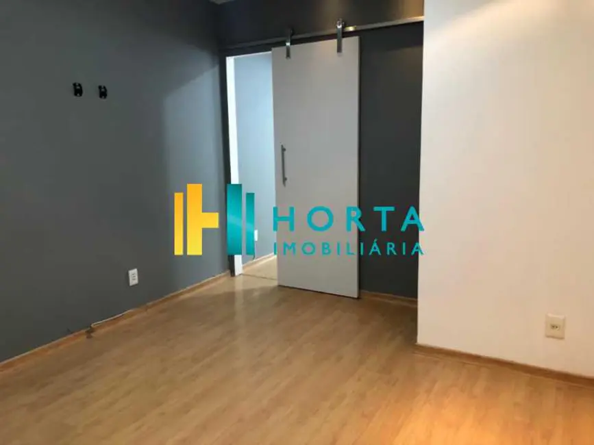 Sala Comercial à venda, 30m2 em Rio De Janeiro - RJ - imagem 1 Foto 1 de Sala Comercial à venda, 30m2 em Rio De Janeiro - RJ