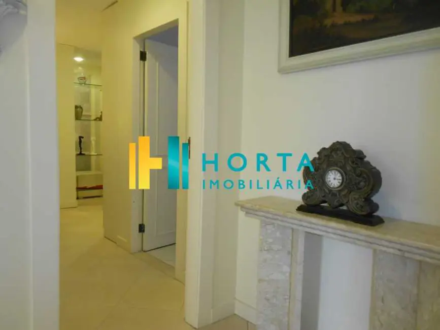 Apartamento com 3 quartos à venda e para alugar, 242m2 em Rio De Janeiro - RJ - imagem 5 Foto 5 de Apartamento com 3 quartos à venda e para alugar, 242m2 em Rio De Janeiro - RJ