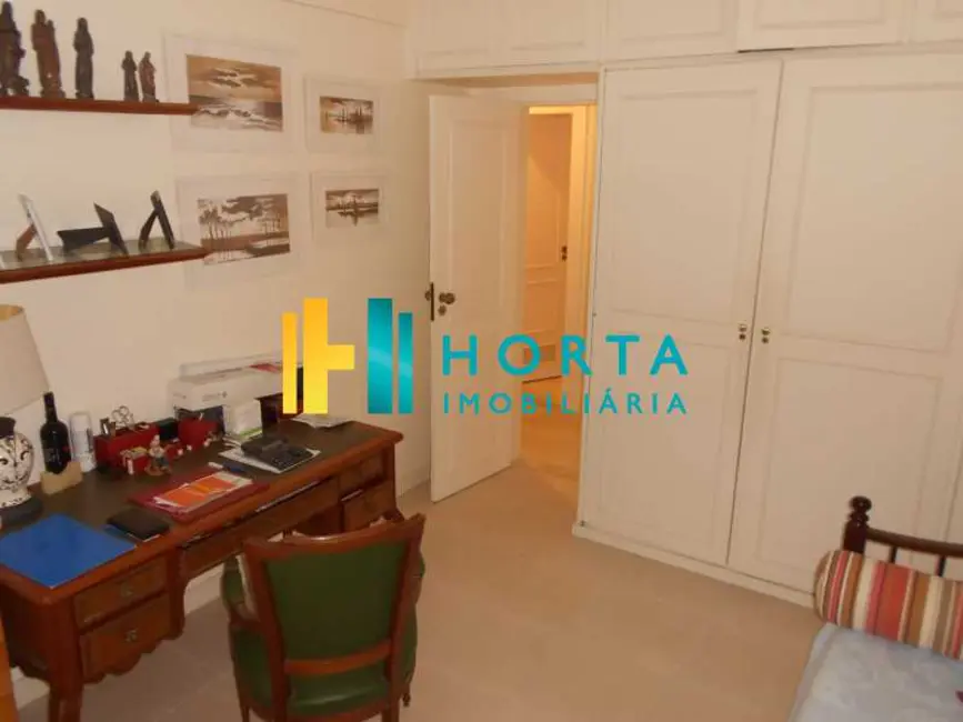 Apartamento com 3 quartos à venda e para alugar, 242m2 em Rio De Janeiro - RJ - imagem 9 Foto 9 de Apartamento com 3 quartos à venda e para alugar, 242m2 em Rio De Janeiro - RJ