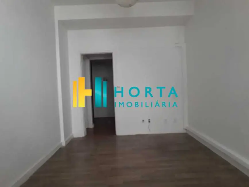 Sala Comercial à venda, 40m2 em Rio De Janeiro - RJ - imagem 1 Foto 1 de Sala Comercial à venda, 40m2 em Rio De Janeiro - RJ