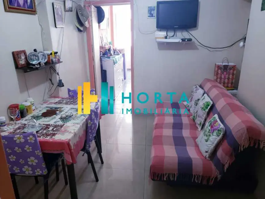 Kitnet com 1 quarto à venda, 45m2 em Rio De Janeiro - RJ - imagem 2 Foto 2 de Kitnet com 1 quarto à venda, 45m2 em Rio De Janeiro - RJ