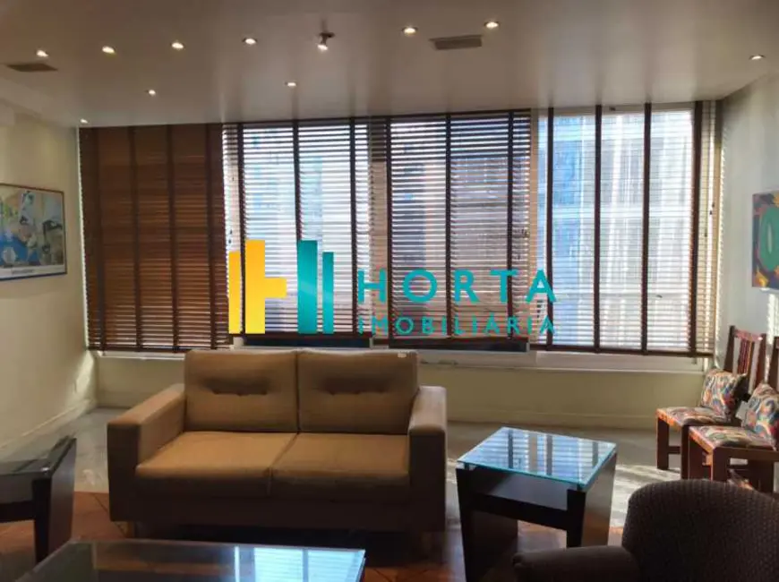 Apartamento com 3 quartos à venda, 220m2 em Rio De Janeiro - RJ - imagem 3 Foto 3 de Apartamento com 3 quartos à venda, 220m2 em Rio De Janeiro - RJ