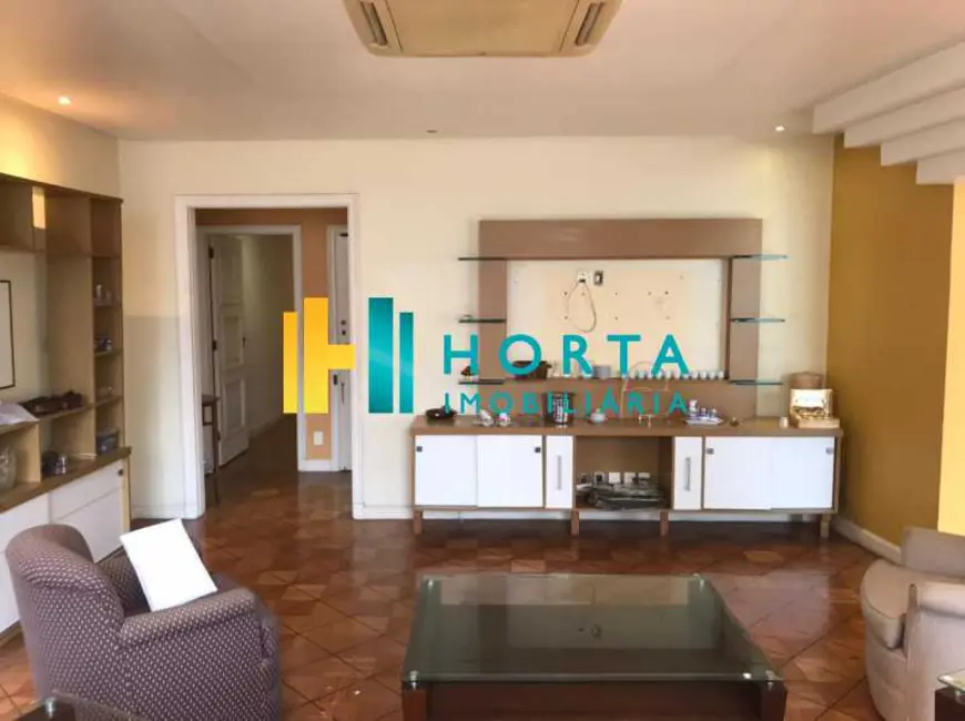 Apartamento com 3 quartos à venda, 220m2 em Rio De Janeiro - RJ - imagem 2 Foto 2 de Apartamento com 3 quartos à venda, 220m2 em Rio De Janeiro - RJ