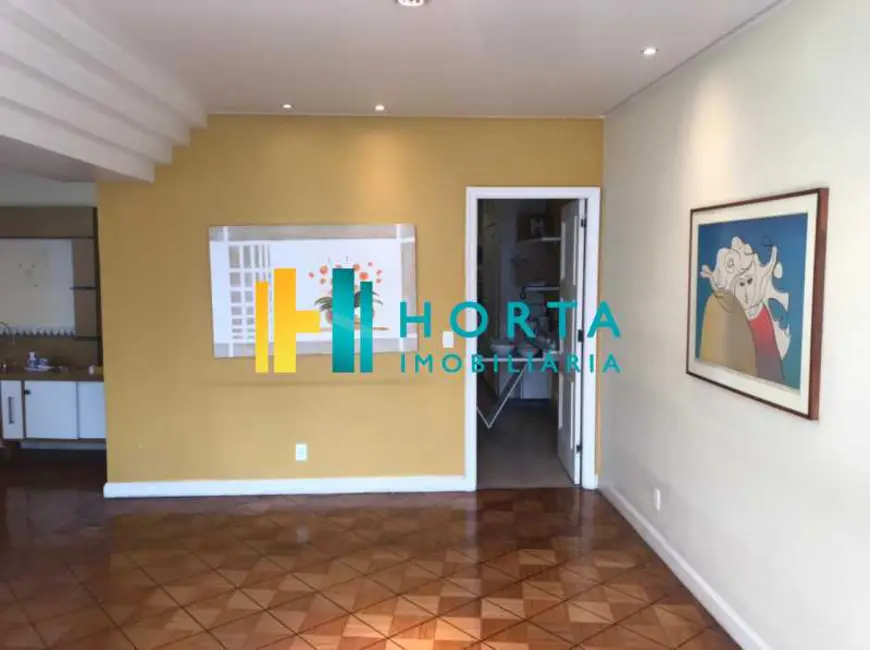 Apartamento com 3 quartos à venda, 220m2 em Rio De Janeiro - RJ - imagem 5 Foto 5 de Apartamento com 3 quartos à venda, 220m2 em Rio De Janeiro - RJ