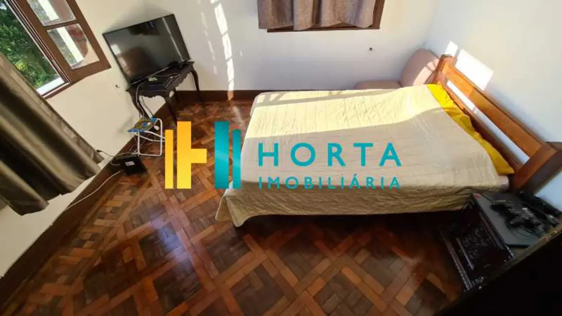 Casa com 8 quartos à venda, 400m2 em Rio De Janeiro - RJ - imagem 8 Foto 8 de Casa com 8 quartos à venda, 400m2 em Rio De Janeiro - RJ