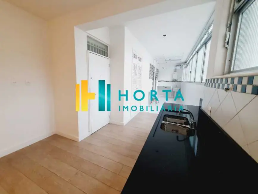 Apartamento com 4 quartos à venda, 265m2 em Rio De Janeiro - RJ - imagem 8 Foto 8 de Apartamento com 4 quartos à venda, 265m2 em Rio De Janeiro - RJ