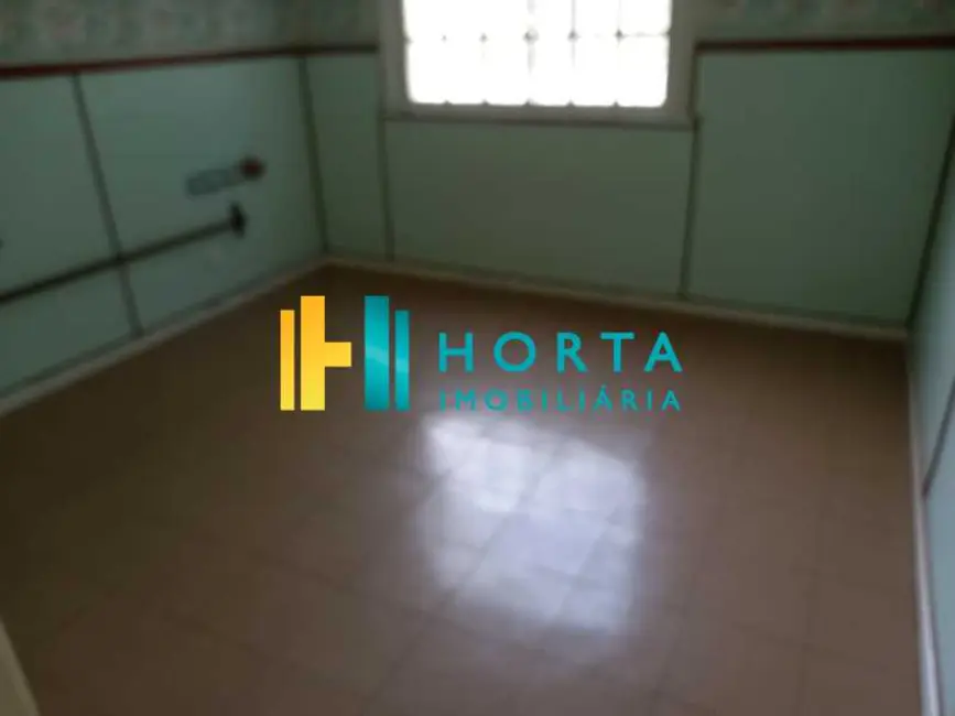 Casa com 7 quartos para alugar, 328m2 em Rio De Janeiro - RJ - imagem 8 Foto 8 de Casa com 7 quartos para alugar, 328m2 em Rio De Janeiro - RJ