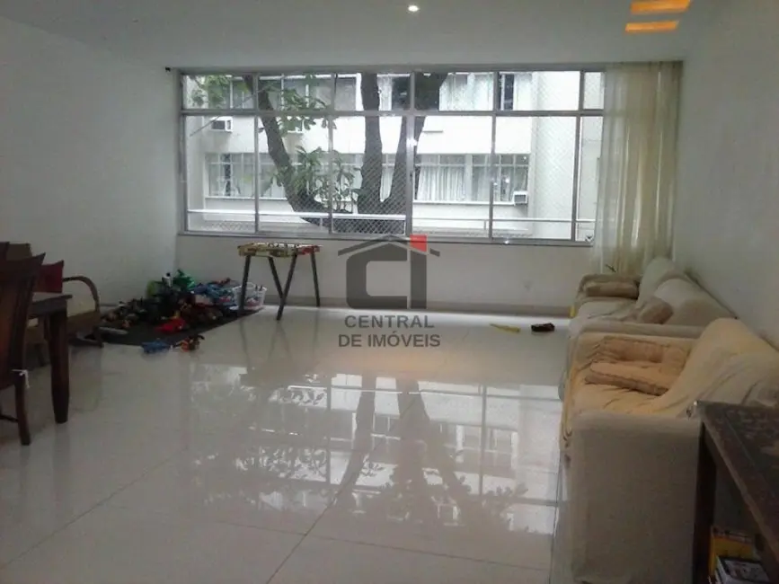 Foto 2 de Apartamento com 4 quartos à venda, 250m2 em Rio De Janeiro - RJ